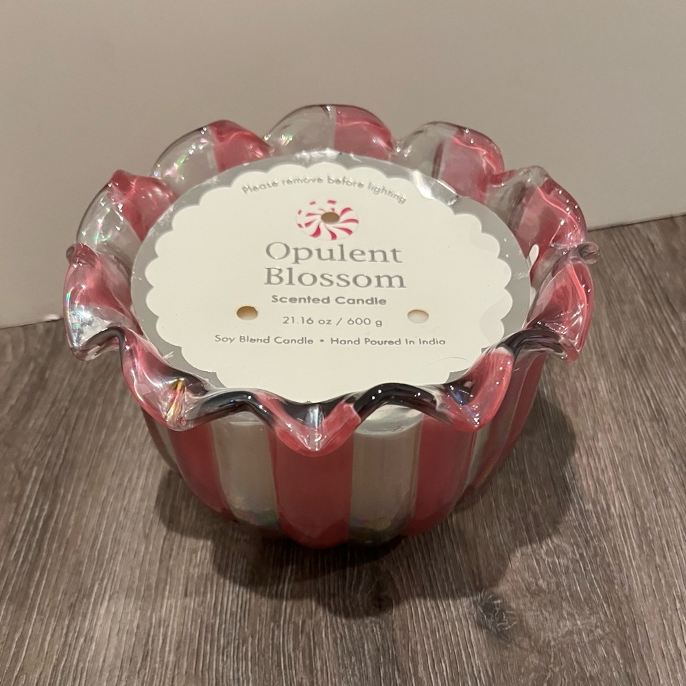 Gorgeous Opulent Blossom Candle in Glass Bowl- NWT
